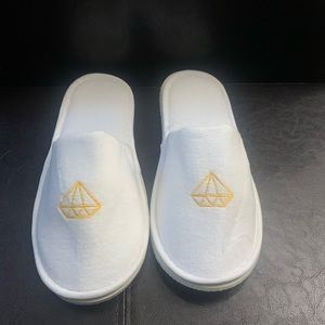 👰🏼2 for $20👰🏽 NWOT Diamond bridal slippers